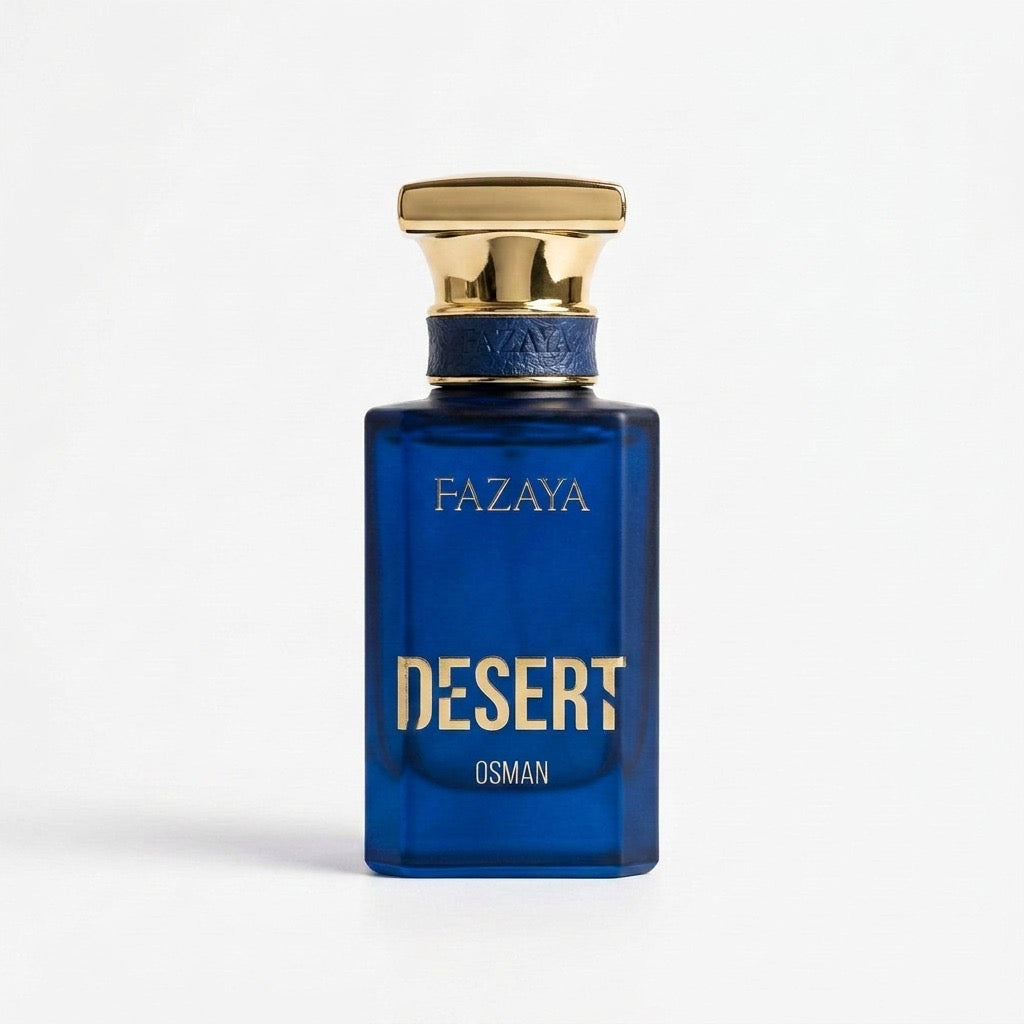 Flacon bleu Osman de Fazaya collection Desert avec détails dorés sur fond blanc